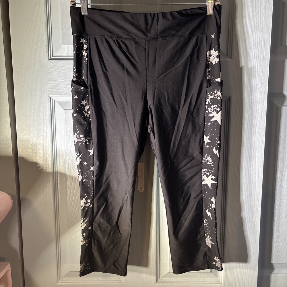 Torrid Skull Yoga Pants Sz 1 Cropped‎ Black